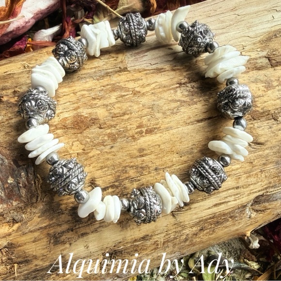 Bold silver textured bubbles and seashells maximalist necklace - Picture 8 of 9